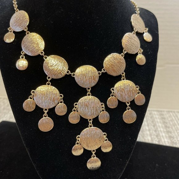 NWT High Fashion‎ Bancroft Gold Tone Textured Statement Bib Necklace - Picture 2 of 8